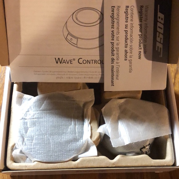 BOSE Wave Control Pod - Picture 2 of 3